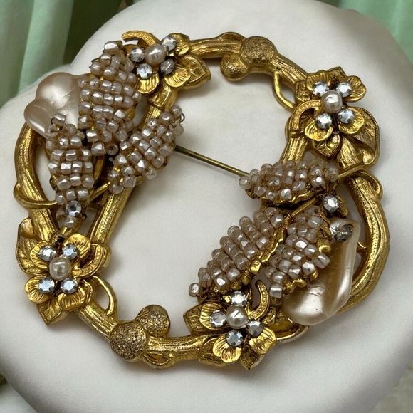 Miriam Haskell Jewelry - RARE ANTIQUE MIRIAM HASKELL GOLD BROOCH